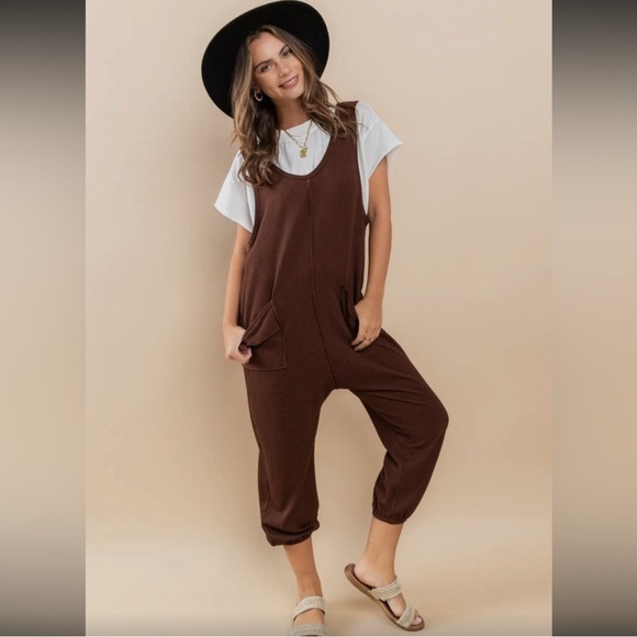 Textured Ribbed Poly knit Baggy Jumpsuit - Picture 4 of 6